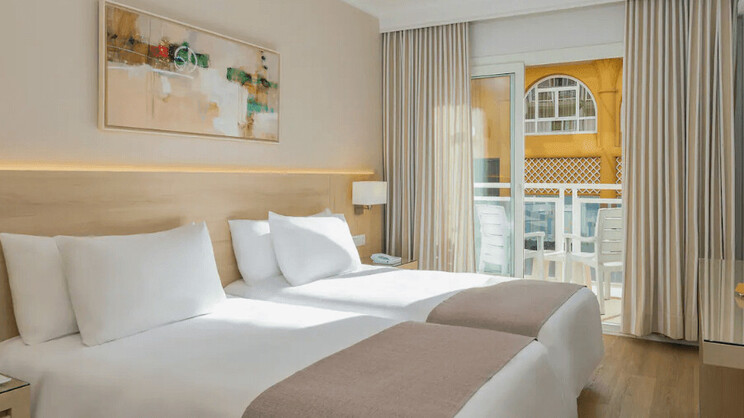 Hotel Las Arenas Affiliated by Meliá